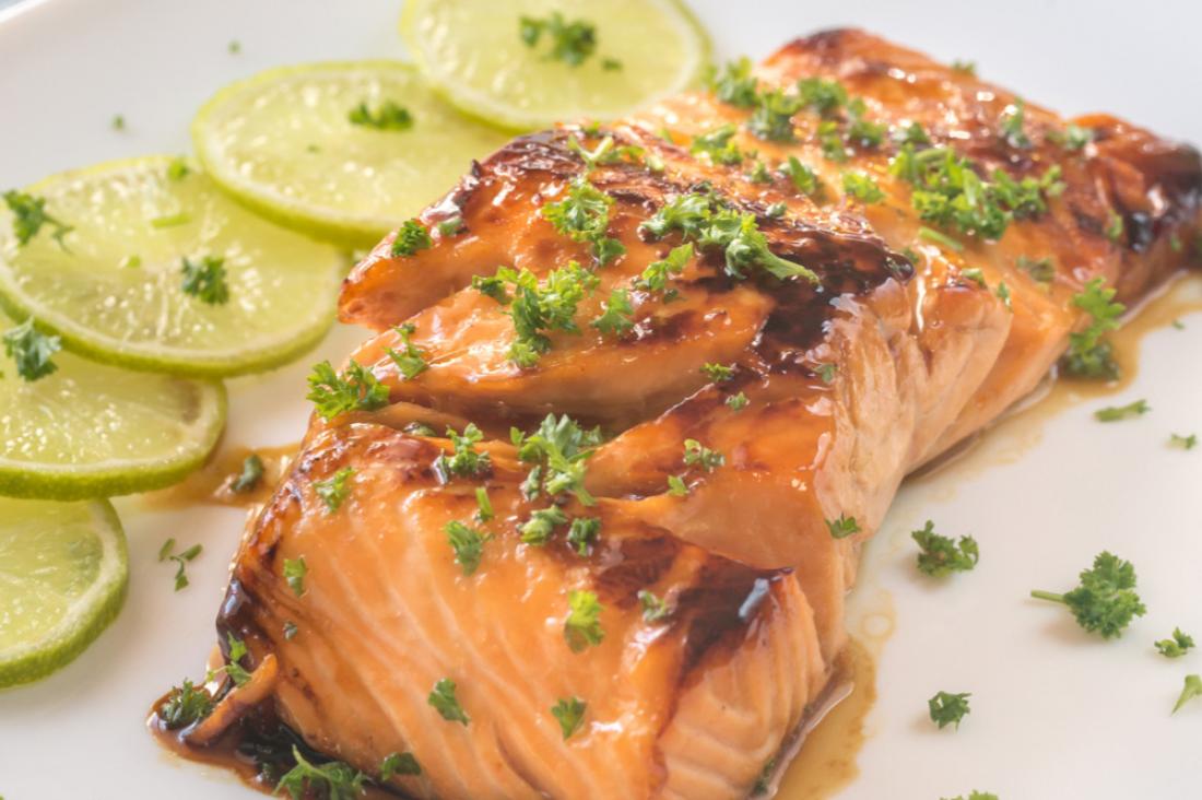 سمك السلمون مشوي